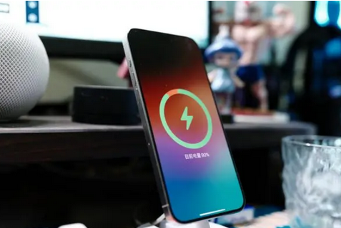 山南苹果15换屏服务分享用什么充电器给iPhone15充电更好 